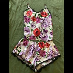 Victoria’s Secret White Rose Floral 2 piece cami & shorts Sz S